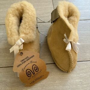 100% Sheepskin Baby Booties in Tan - size Large